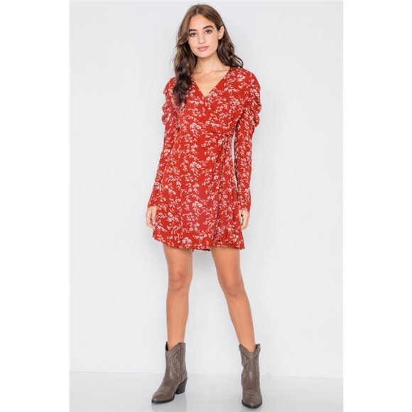On sale. Red floral wrap dress - Picture 4 of 4